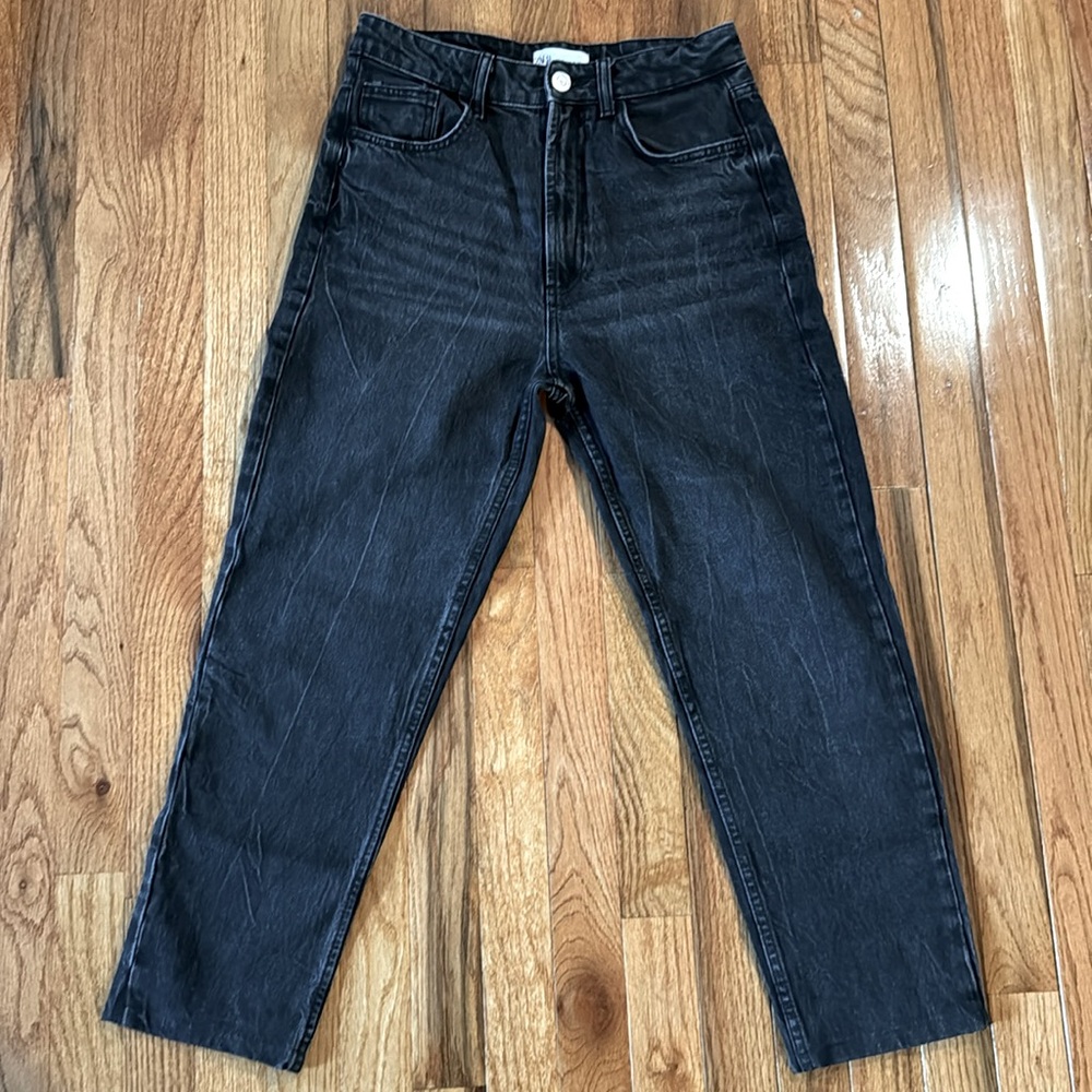 Zara women’s high waisted mom jeans in black size 6